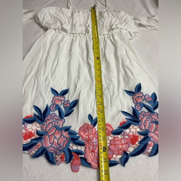Miami size small cold shoulder mini dress white with embroidered floral print - Picture 9 of 13